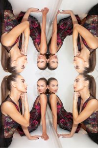 Mirrored photoshoot of Proshat Sarabloo by Loesje Kessels Fashion Photographer Dubai